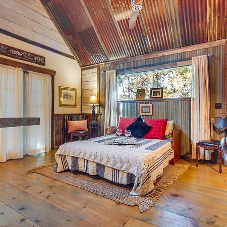 Pet-Friendly Wimberley Cabin With Fire Pit And Hot Tub Exteriör bild