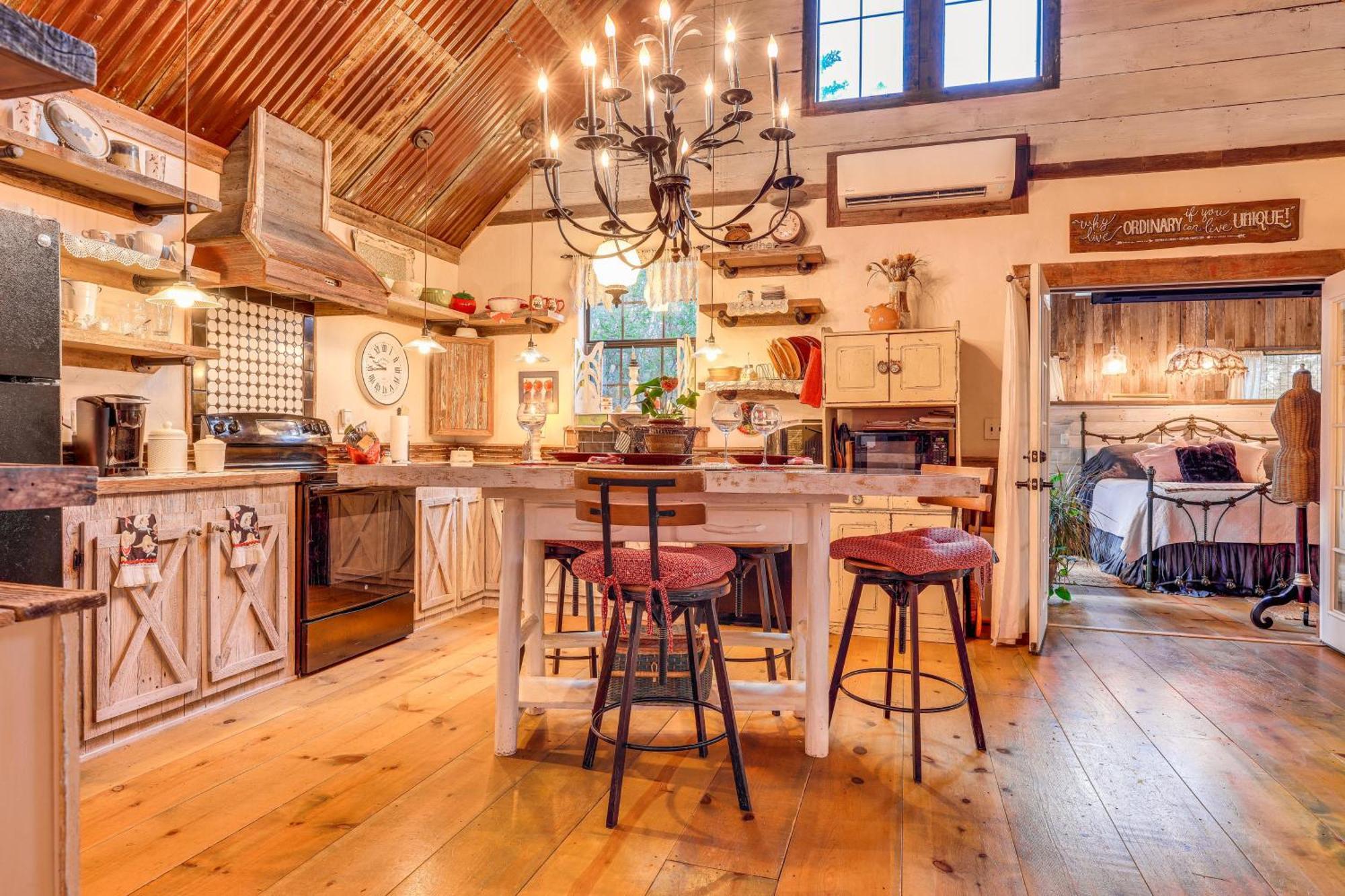 Pet-Friendly Wimberley Cabin With Fire Pit And Hot Tub Exteriör bild