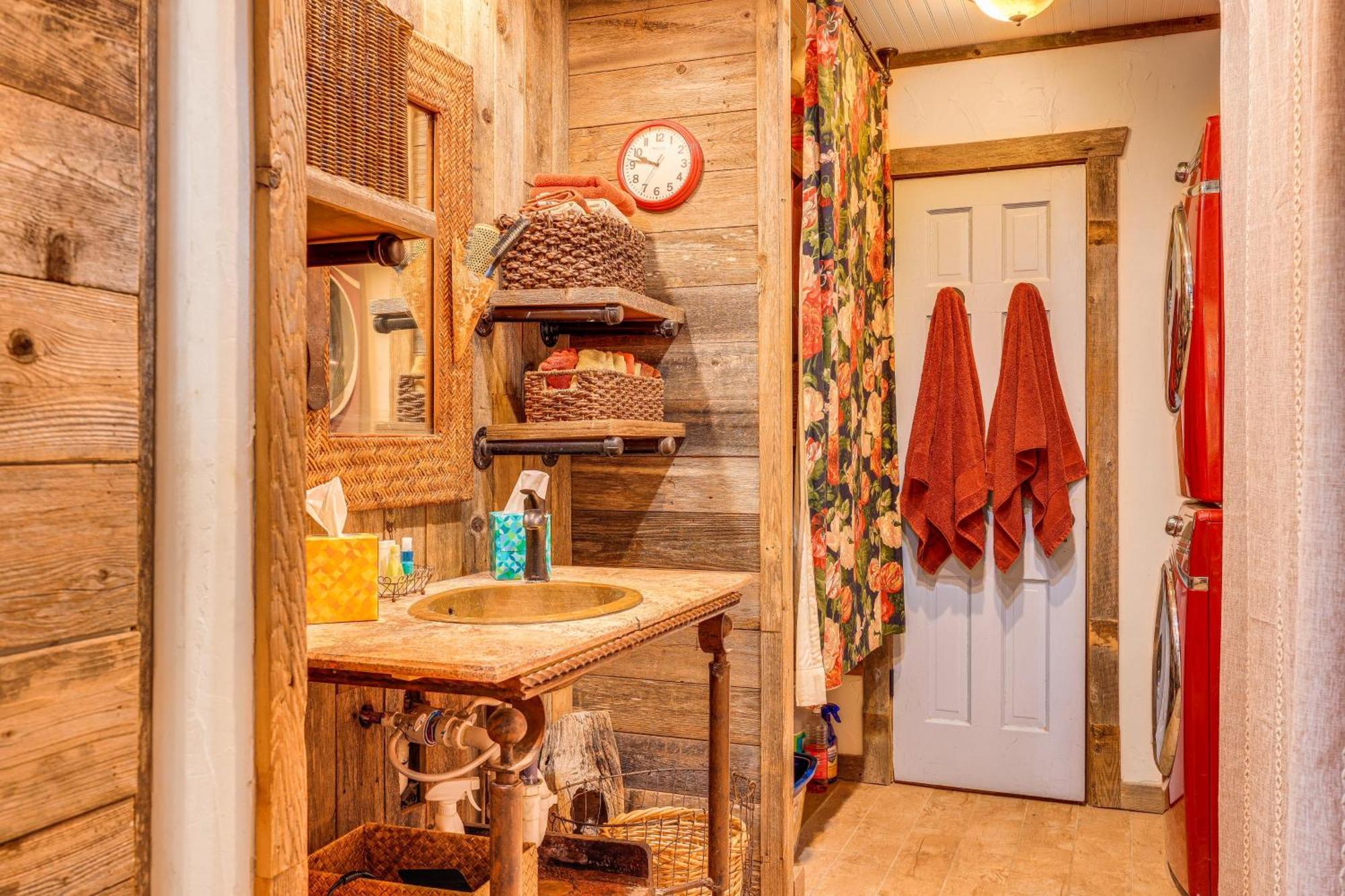 Pet-Friendly Wimberley Cabin With Fire Pit And Hot Tub Exteriör bild
