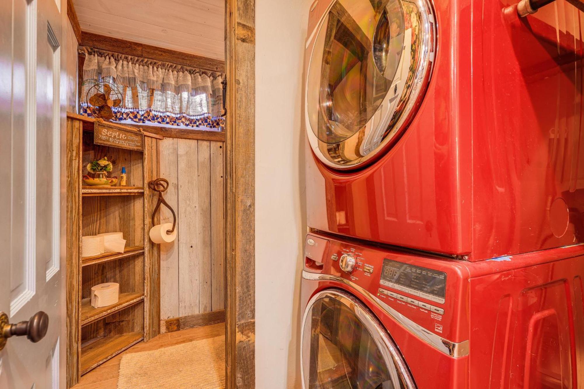 Pet-Friendly Wimberley Cabin With Fire Pit And Hot Tub Exteriör bild