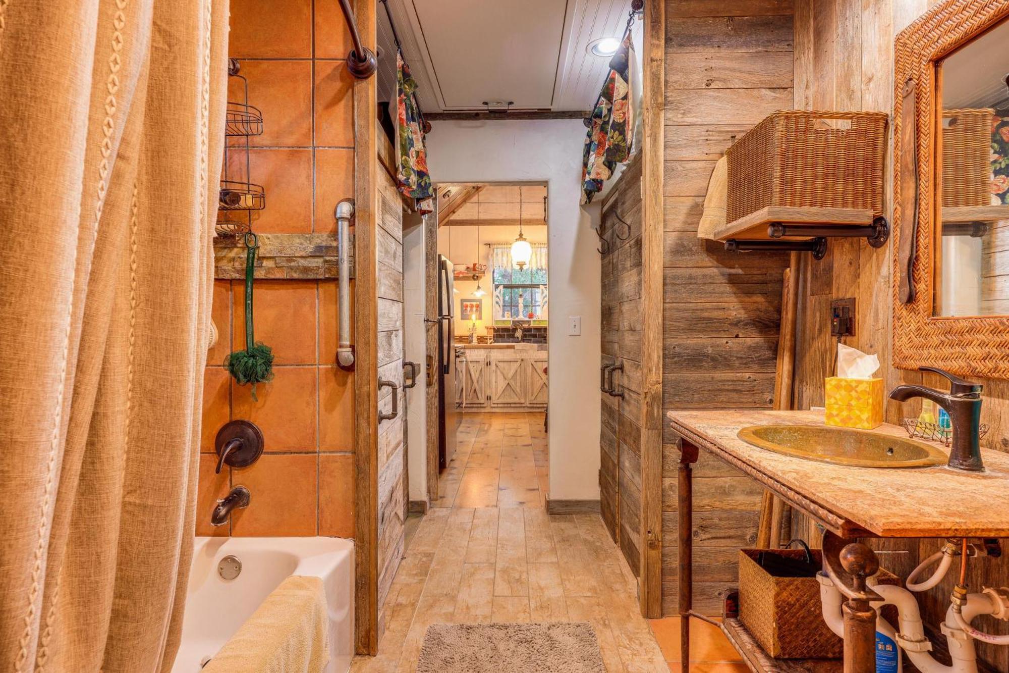 Pet-Friendly Wimberley Cabin With Fire Pit And Hot Tub Exteriör bild
