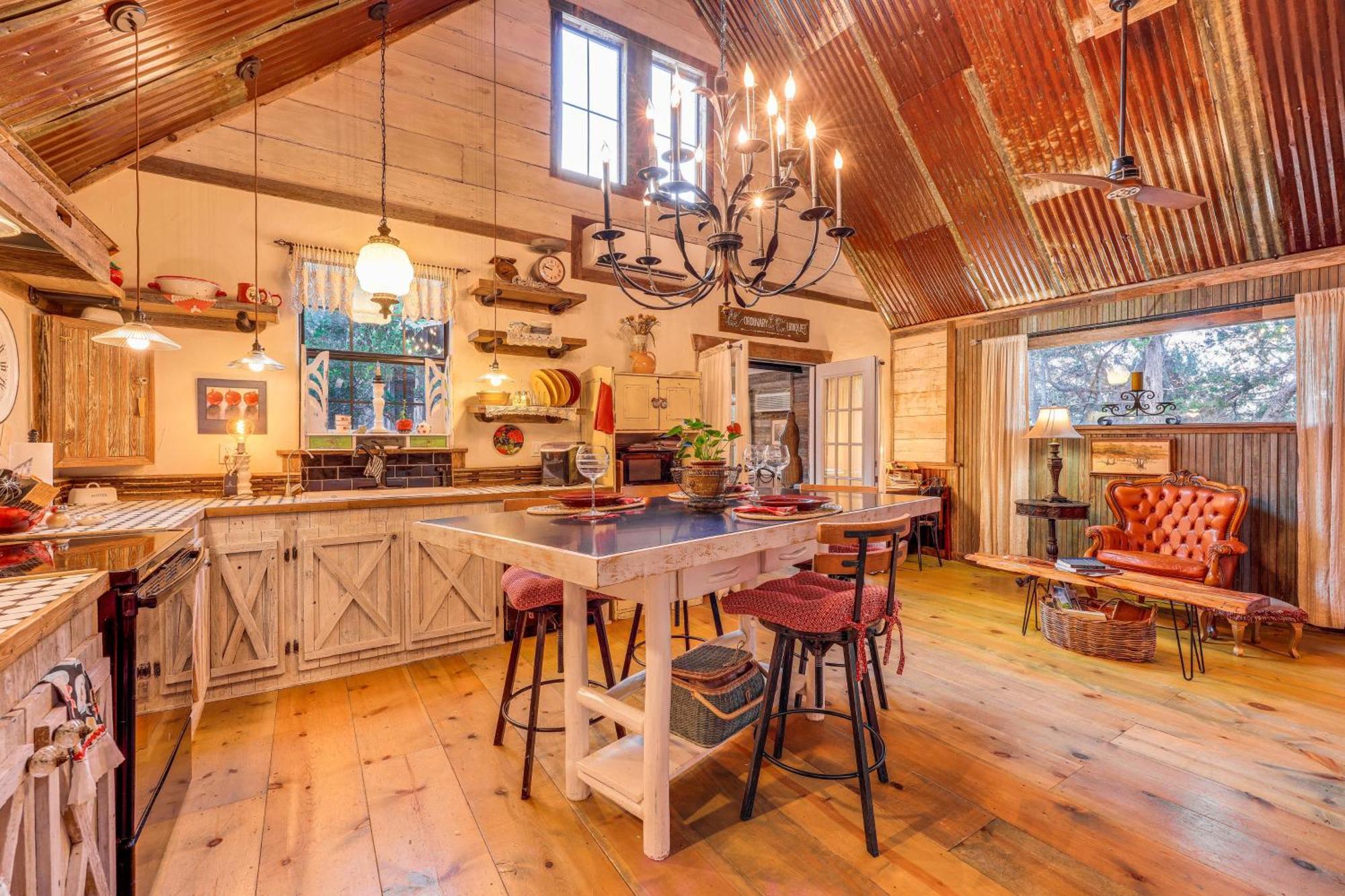Pet-Friendly Wimberley Cabin With Fire Pit And Hot Tub Exteriör bild