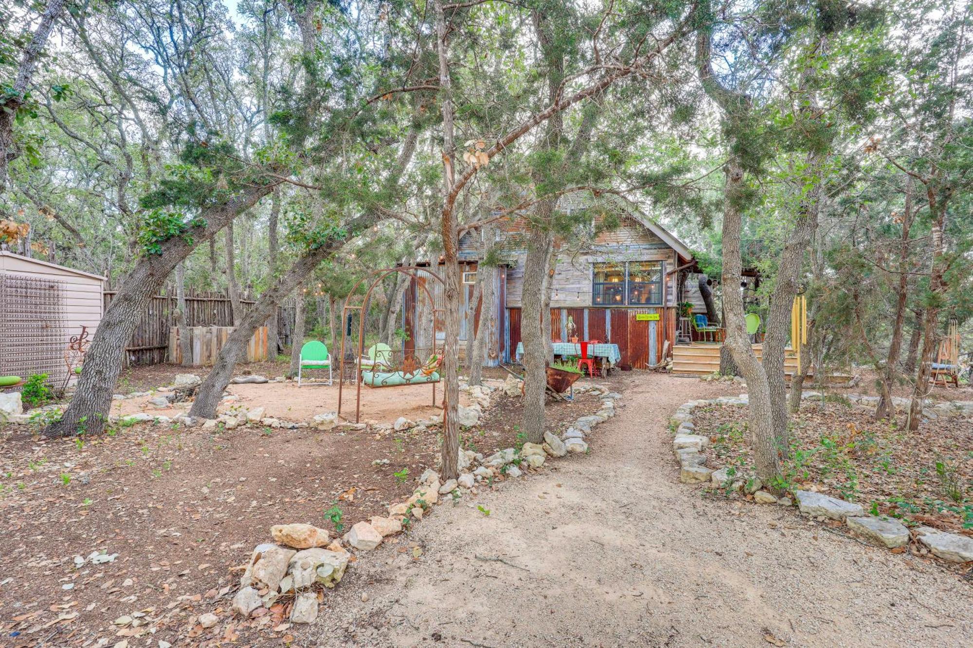 Pet-Friendly Wimberley Cabin With Fire Pit And Hot Tub Exteriör bild