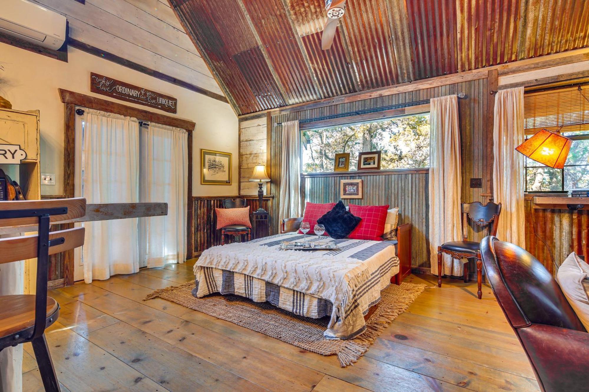 Pet-Friendly Wimberley Cabin With Fire Pit And Hot Tub Exteriör bild